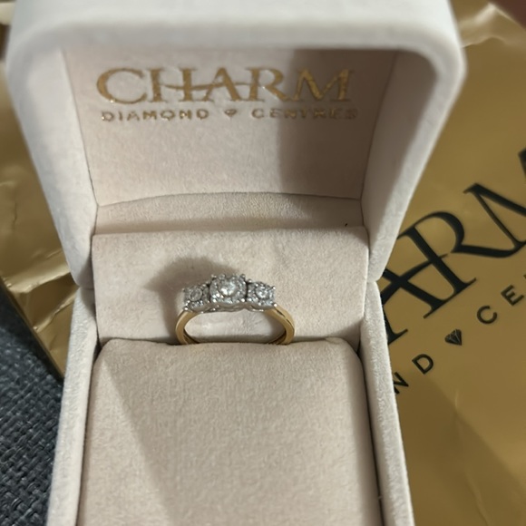 Charm- 3 Diamond Cluster Style Ring. Size 7.5 - Picture 4 of 4